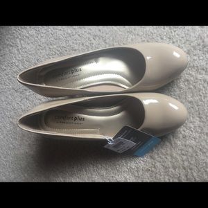 size 5 nude heels